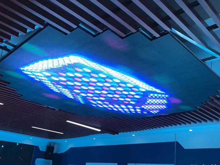 全國設(shè)計大師手筆 創(chuàng)意天花LED顯示屏